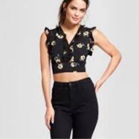 J.O.A. Navy Floral Ruffle Crop Top back off - Picture 5 of 14